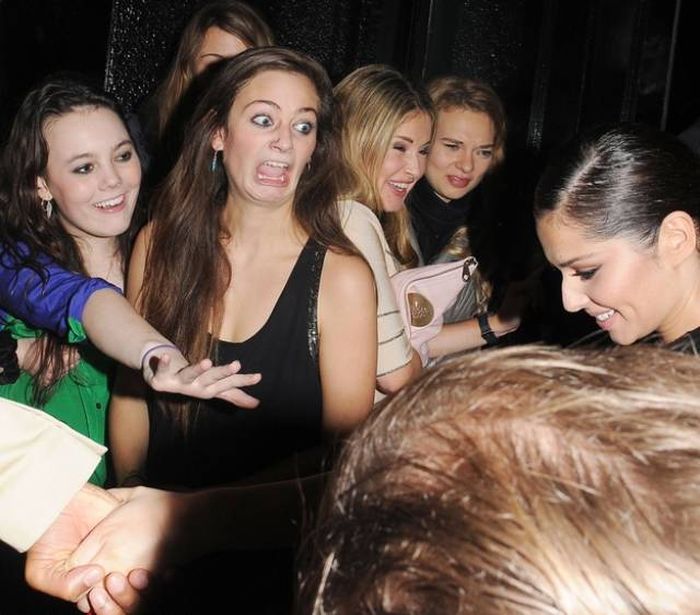 hilarious-photos-of-celebrities-meeting-awkward-fans-24